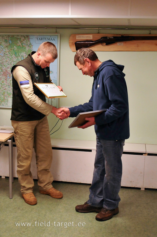 Vedrumeister 2010 Meelis Kurvits kroonib Tartu Vedrumeistriks 2011 klubikaaslase Ülo Lesta